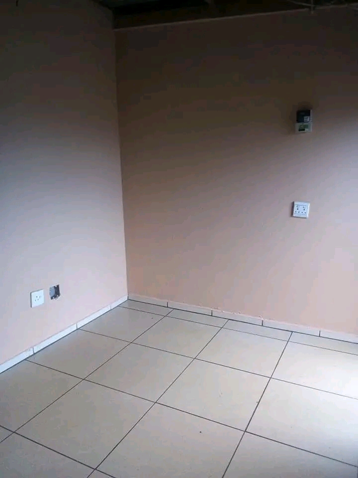 Room available at ext14 not far from main tax  in Ivory Park