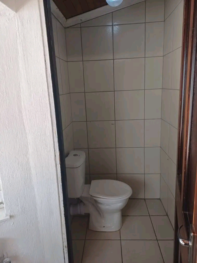 2 bedroom available. 
rent : r7000
water an  in Fourways