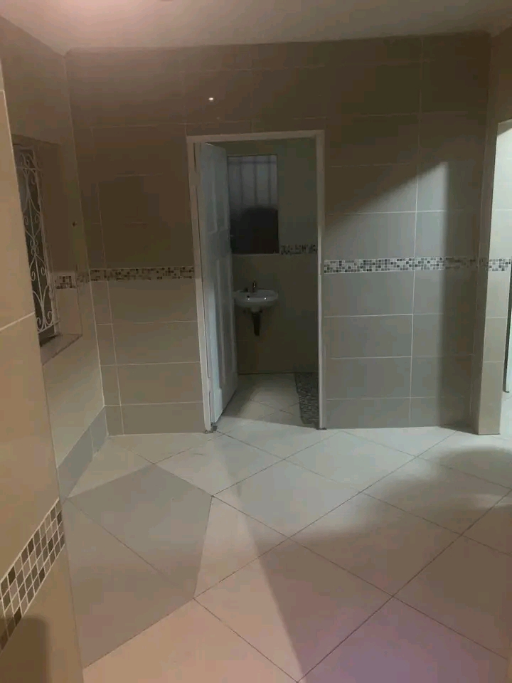 One bedroom apartment available in churchhill  in Primrose