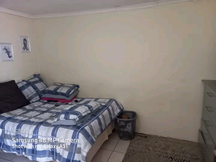 Bachelor room for rental
🤑 price:r2300 pm  in Ebony Park