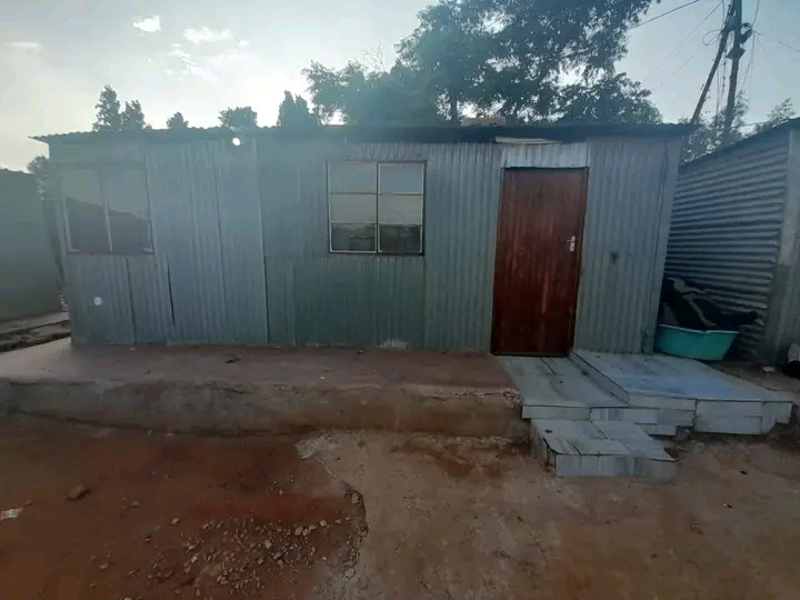Available for rental (empty 2 room) vocationa  in Dube