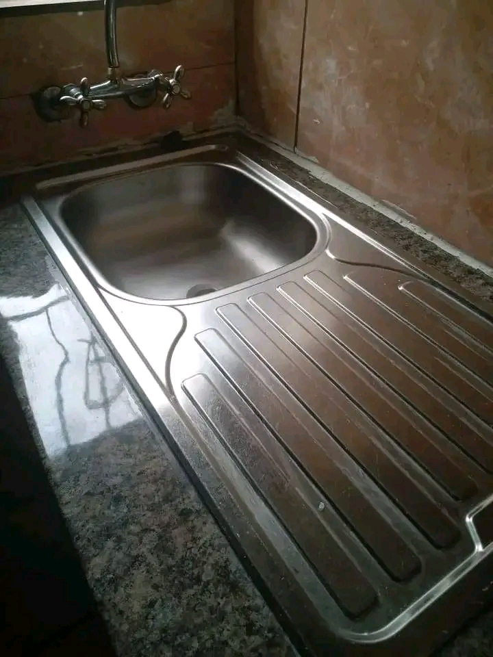 2 bedroom house 
fully fitted 2 bedroom hous  in Ebony Park