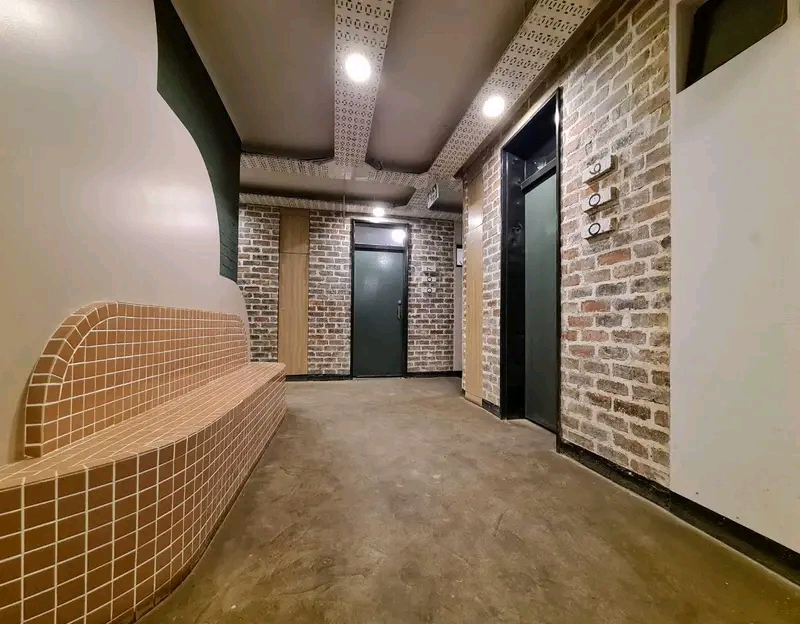 Cluster rooms without balcony r2600 1 bedroom  in Maboneng