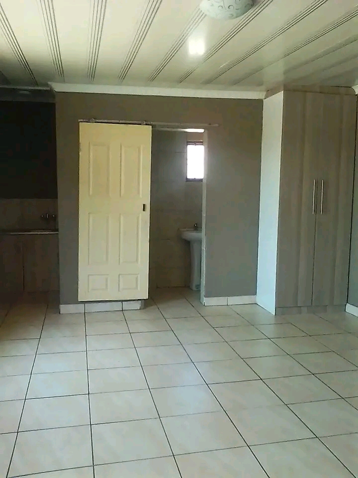 Cottages available for rental immediately fro  in Palm Ridge