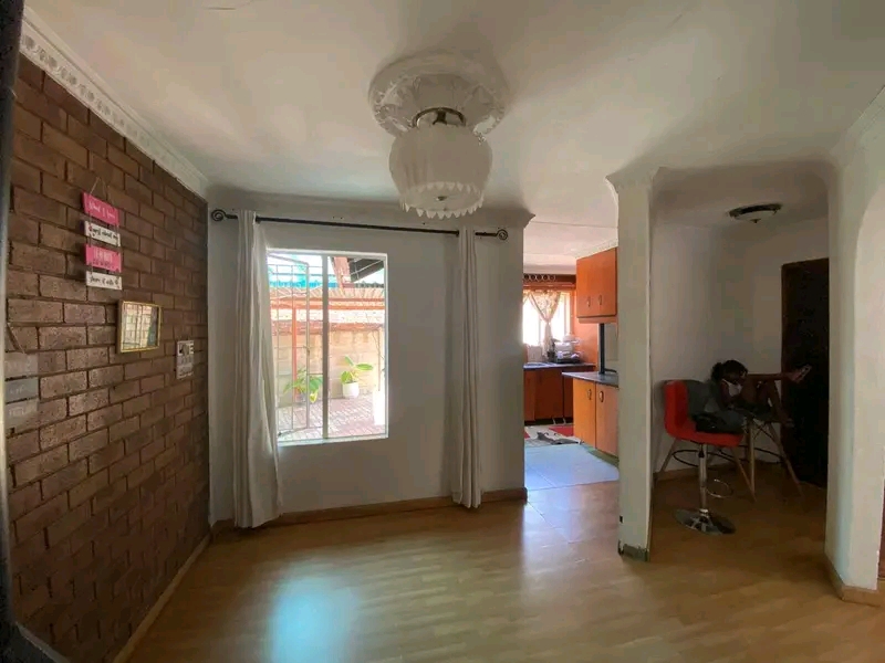 House to let countryview. in a boomed off gat  in Midrand