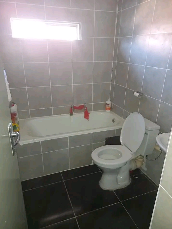 A well-kept 3 bedrooms, open plan kitchen and  in Soweto