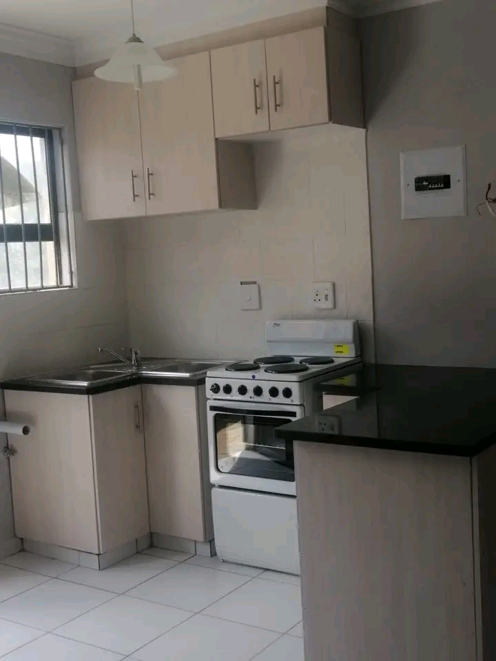 2 bedroom cottage upstairs 
available 1st of  in Norkem Park