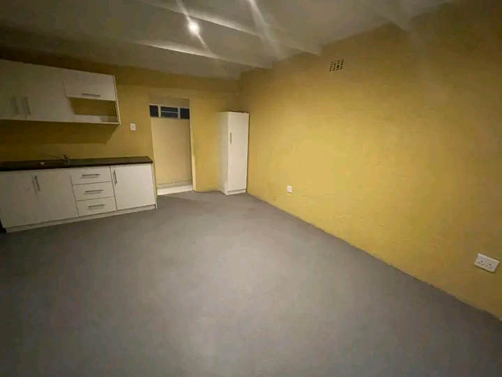 1 bedroom cottage with en-suite ,comes with l  in Norkem Park