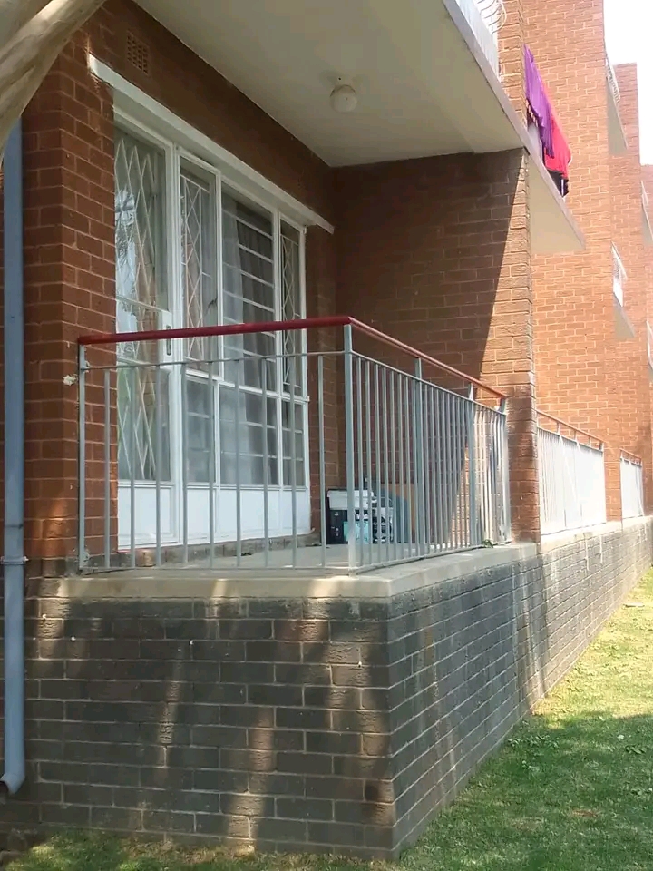To let next to rosettenville
1 bedroom flat  in Haddon