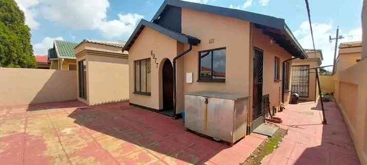 Two bedroom house to rent in ext 11
it has l  in Protea Glen