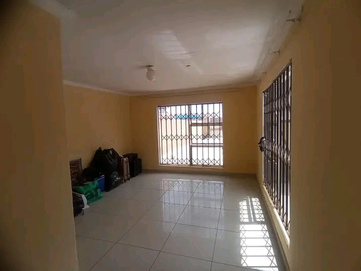 Specious bachelor room to rent in ext 16, thi  in Protea Glen