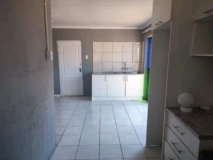 2 bedroom townhouse to rent at thabeng ❗
r  in Birchleigh North