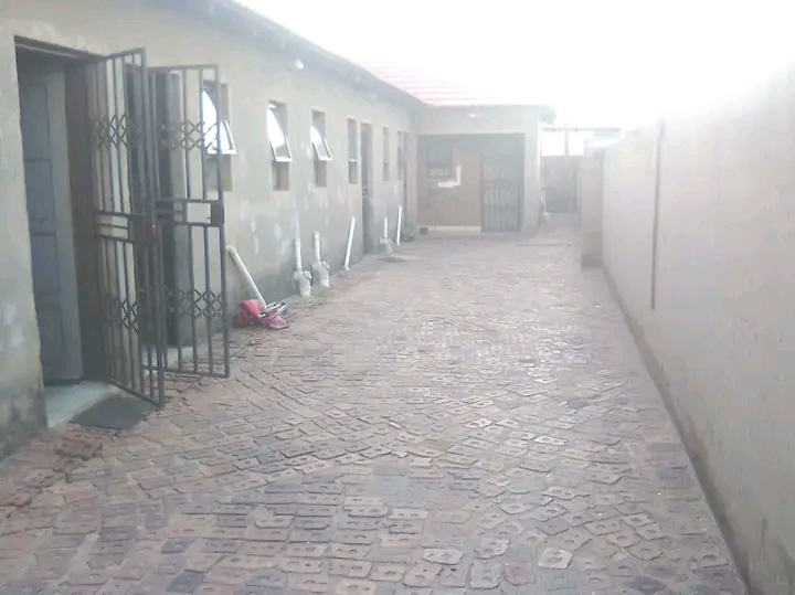 Bachelor unit available for rental at ext4. r  in Protea Glen