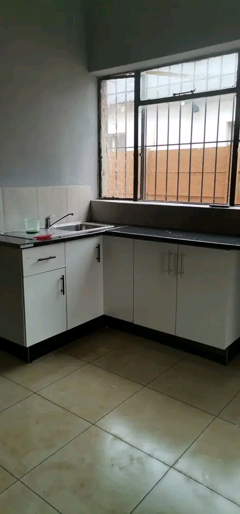 1 bedroom cottage available at 43 eleazar str  in Regents Park