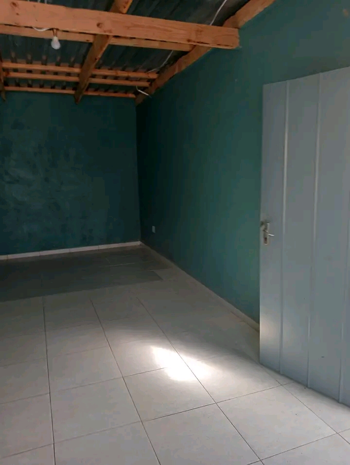 A big garage will be available  on the 1st of  in Snake Park