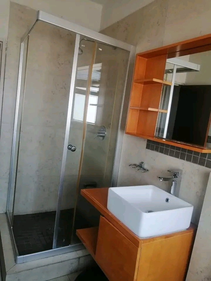 Bedroom still available. 
looking for 1 or 2  in Johannesburg