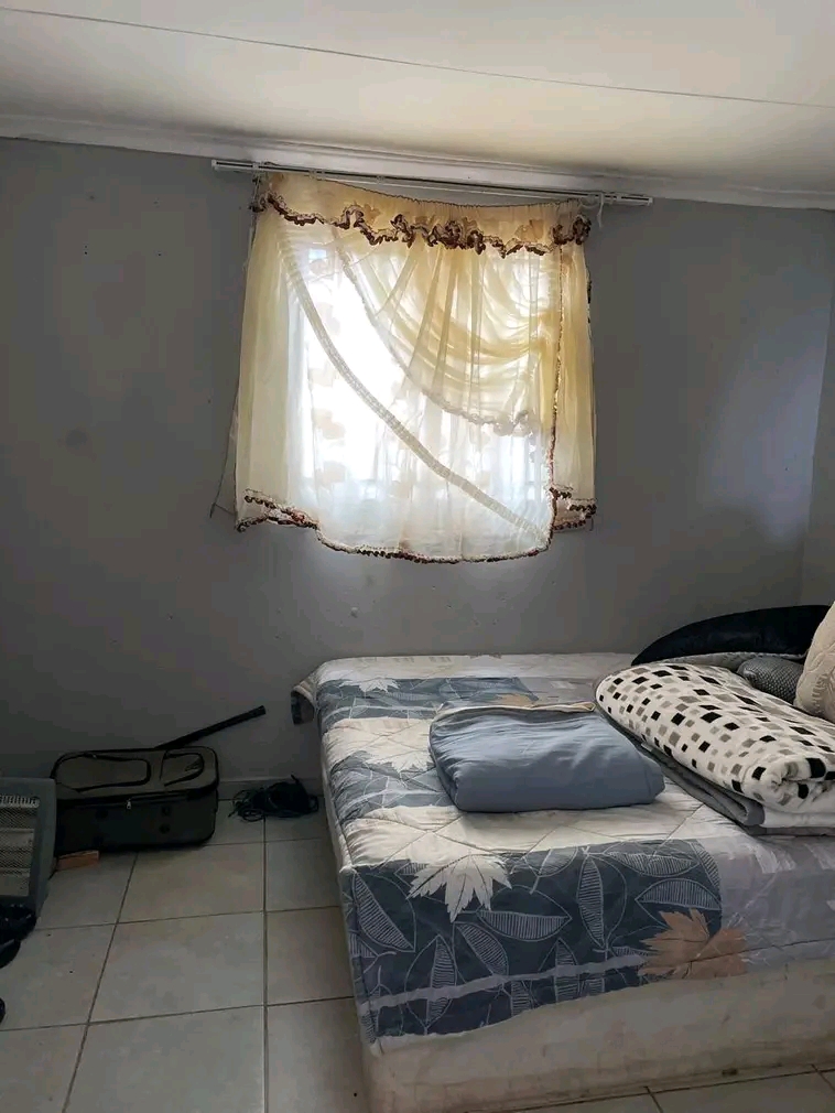 Room available to rent @ ext 7 next to basa c  in Protea Glen