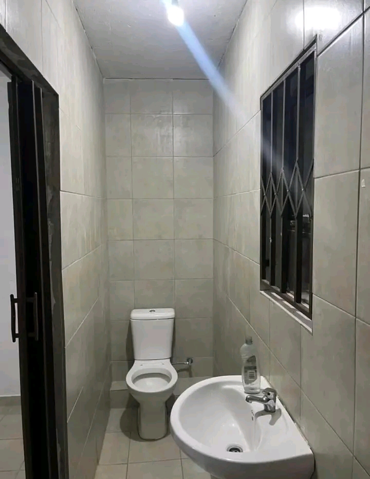 Room available to rent month end for r2000 ex  in Braamfischer
