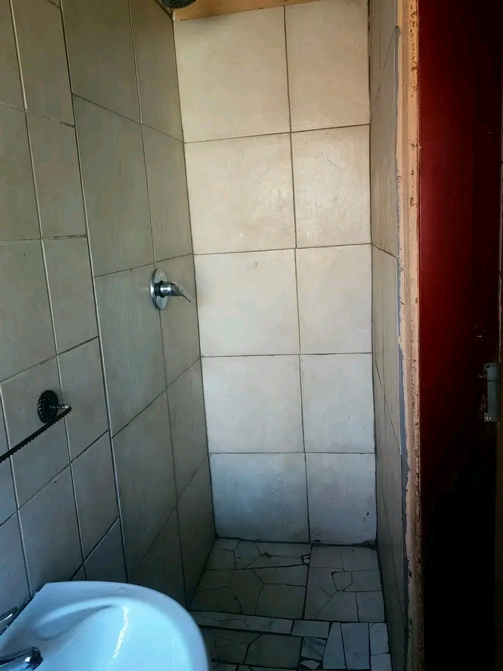 Bachelor to rent in malvern east r2800 water   in Wychwood