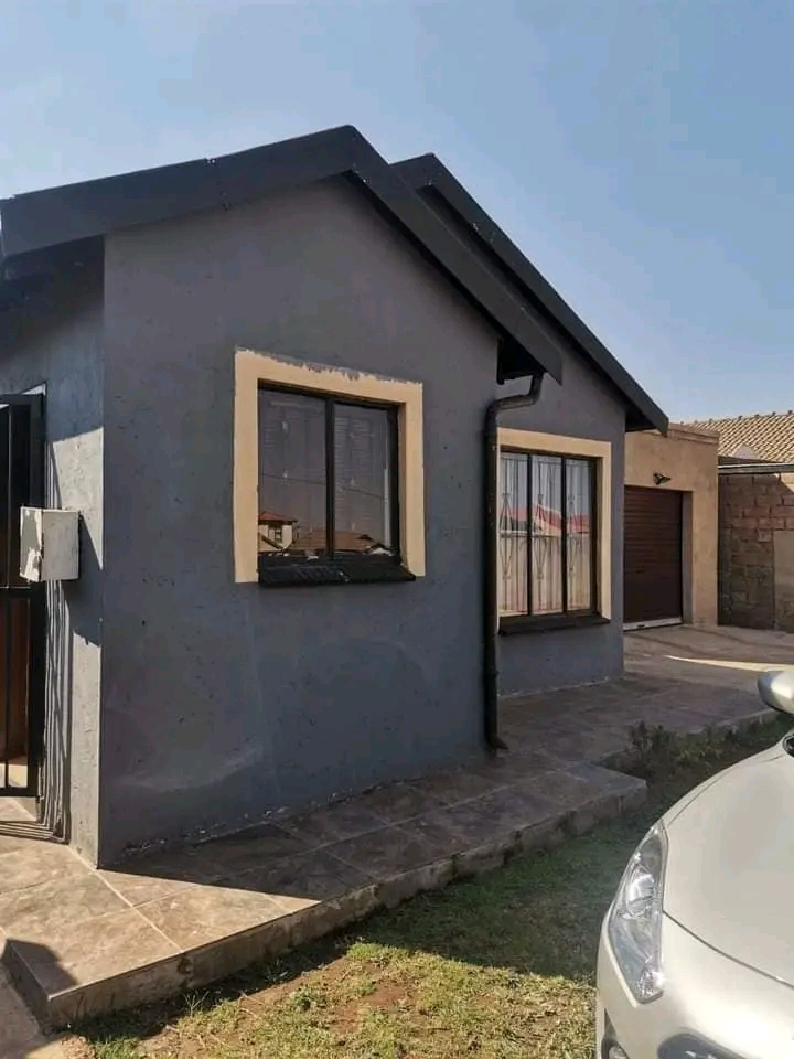 House available to rent at ext 6 nombhela dri  in Vosloorus
