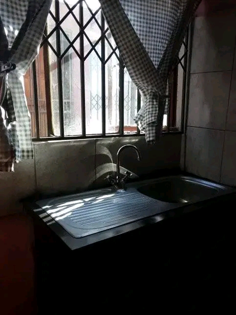 Ensuite double room ext2 upper side of sasol   in Braamfischer
