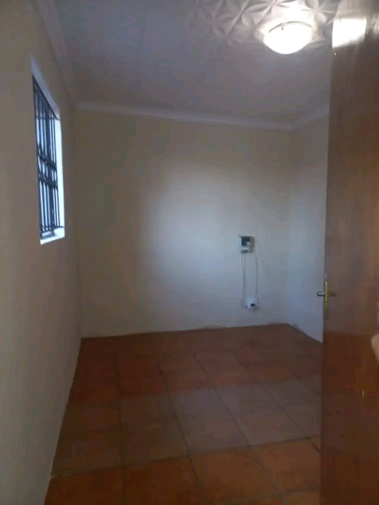 Accomodation available ext 10, it s a 1separa  in Cosmo City