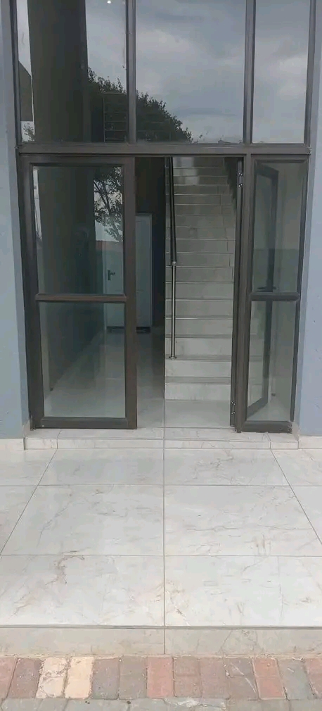 Rental friendship town
open plan bachelor 
  in Midrand