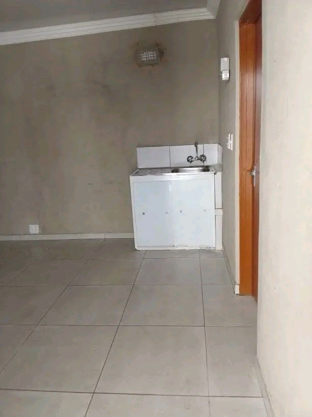 Bachelor available in ex1
with sink,  toilet  in Rabie Ridge