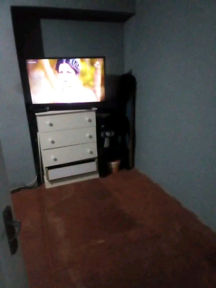 2 room available not far from lufentse second  in Orlando East