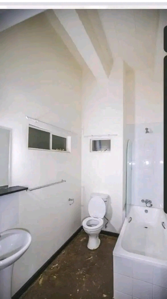 New bachelors flat with toilet, bathroom, kit  in Braamfontein