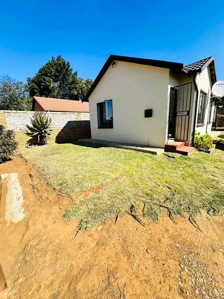 Jhb south 
naturena
comptonville 

fitted  in Naturena