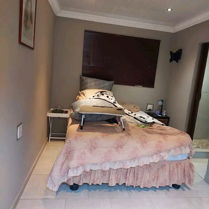 A spacious room with an en-suite is available  in Emdeni