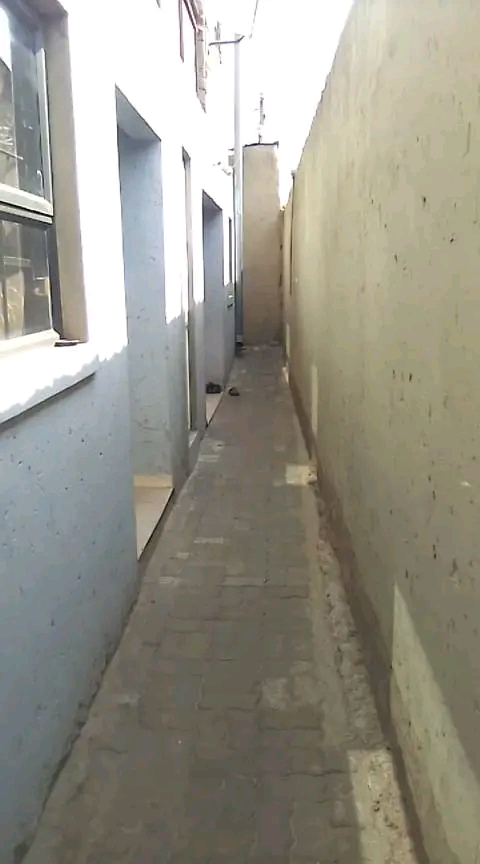 Room to rent r1200 phase two juskei whatsapp   in Braamfischer