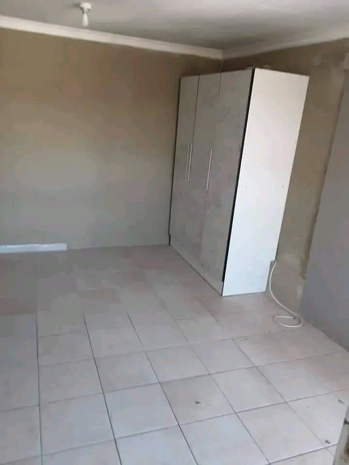 Bachelor available in ex1 
1ts april : 
fit  in Rabie Ridge