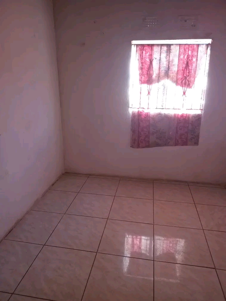 Room to rent available 850 with sharing bathr  in Mapetla