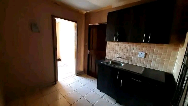2 combined room in ext 1.parking available.ki  in Ebony Park