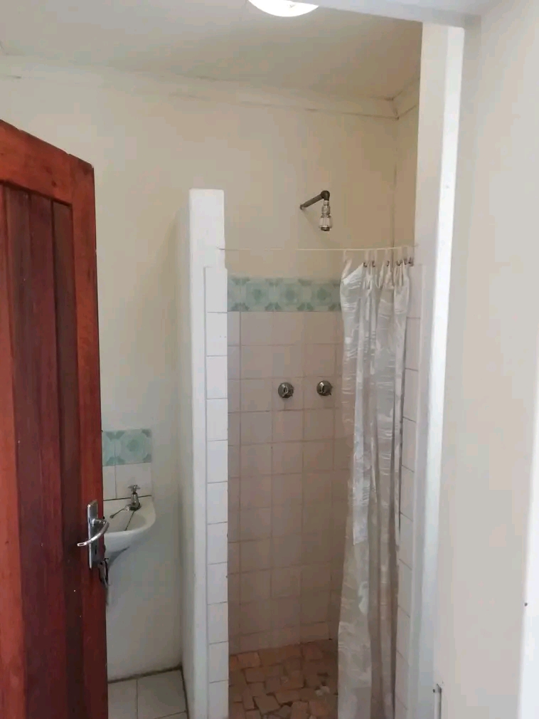 Room available for a single person what sapp   in Weltevredenpark