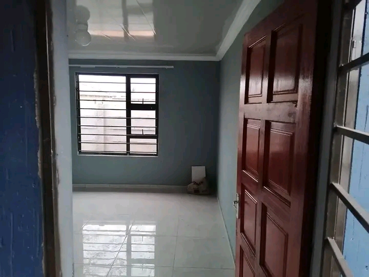 Ensuit room available for rental
location: 3  in Protea Glen
