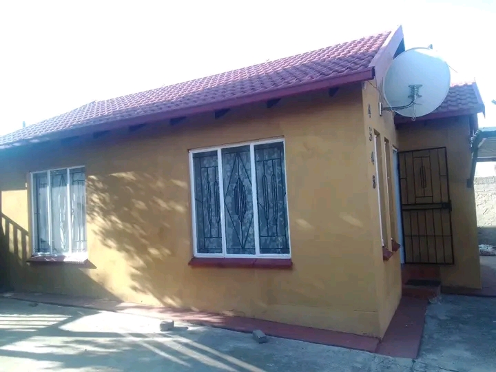 2 bedroom house -with 2 outside rooms -to ren  in Allandale