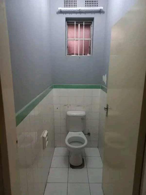 3 bedroom house with 2 bathroom house to let   in Kensington