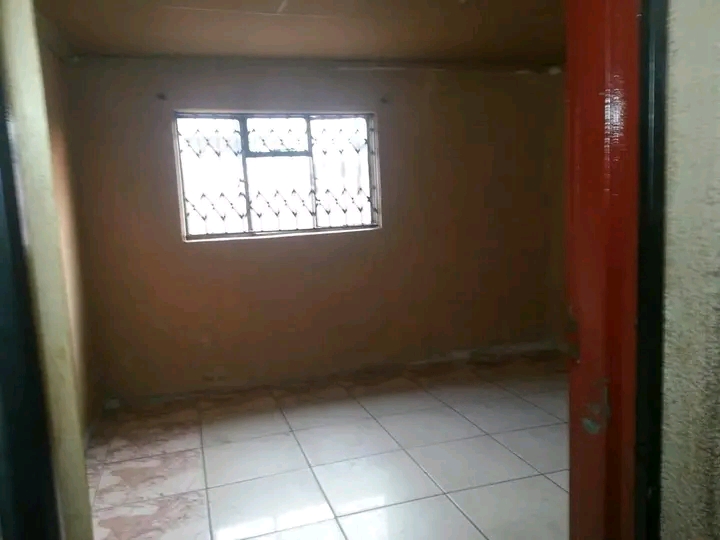 Room is available r1400 it includes electrici  in Rockville