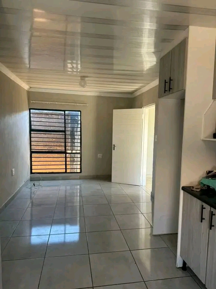 1 bedroom available immediately! own shower o  in Hospital View