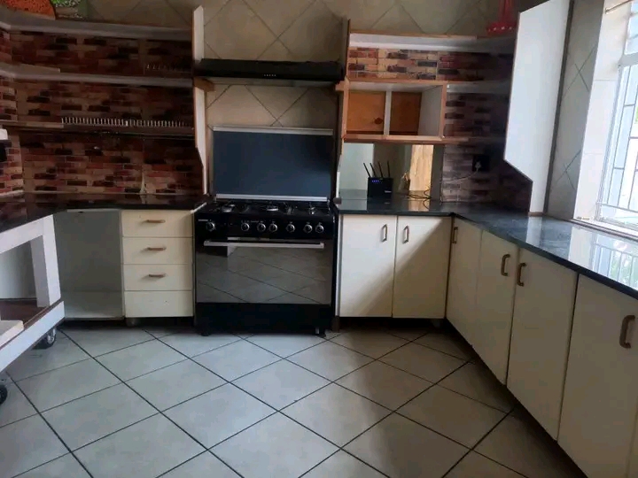 Beauty for rent 3 bedrooms | 2 bathrooms | lo  in Alberton