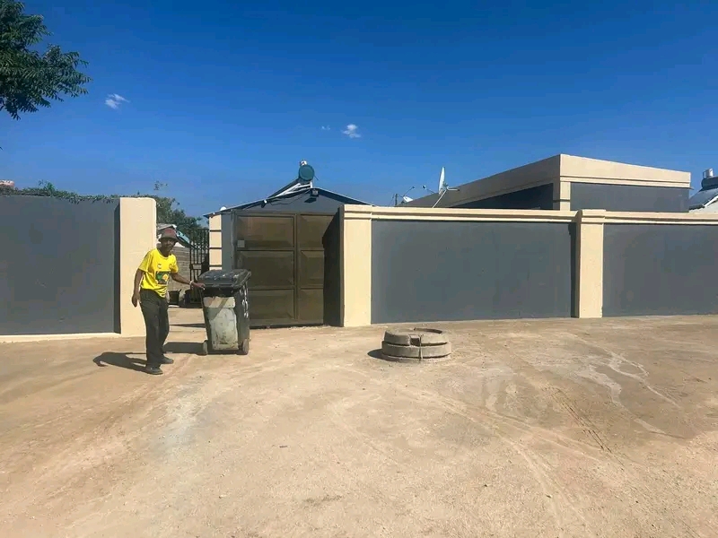 Tenant relocating room will be available russ  in Freedom Park