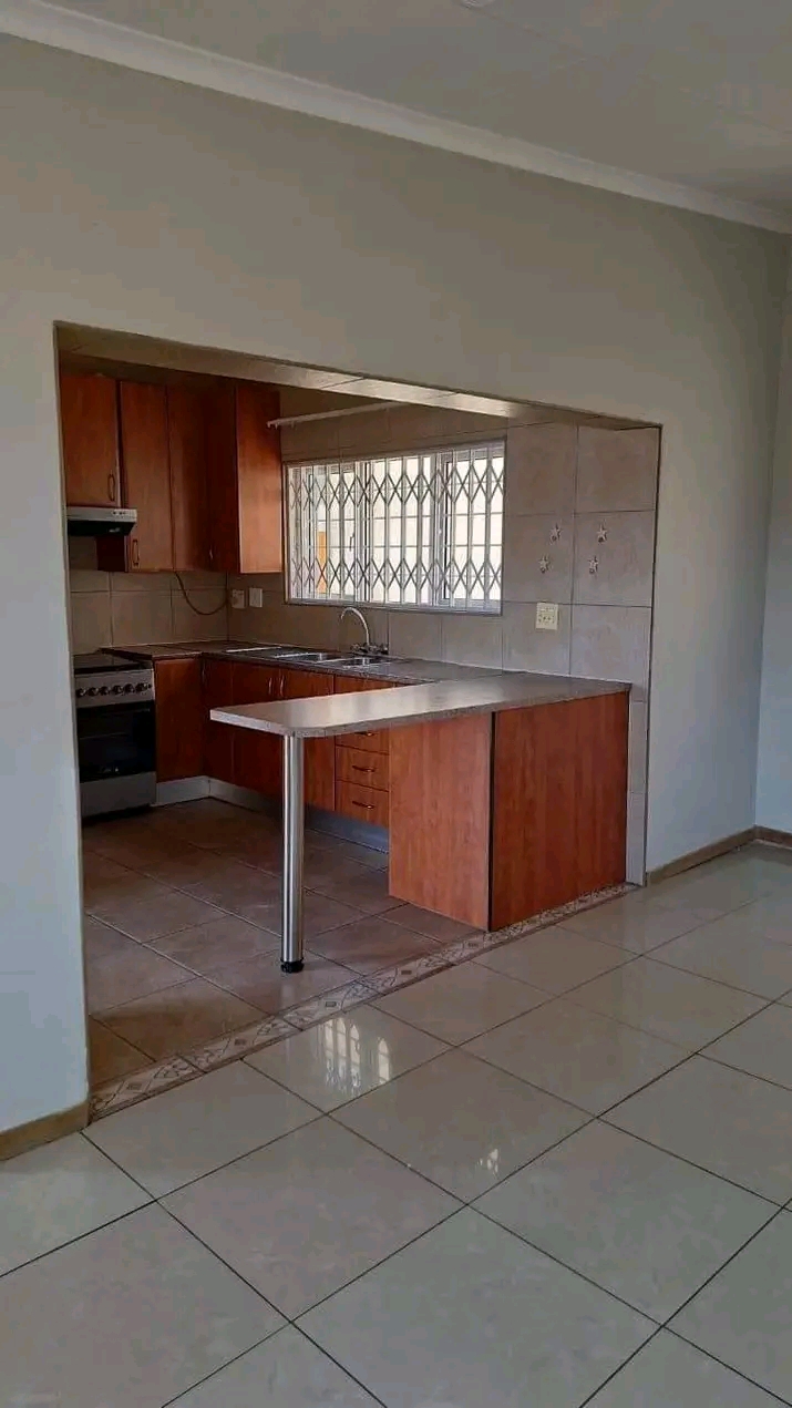Specious studio cottage for rental south of j  in Mondeor