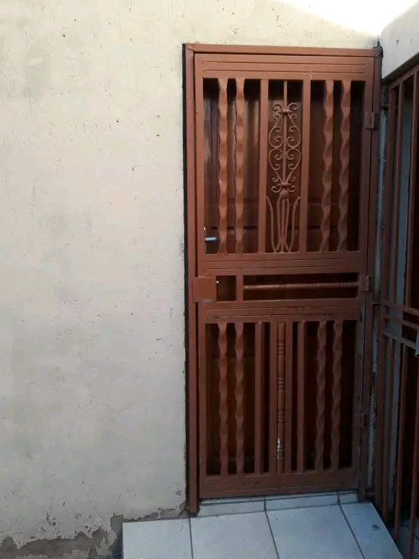 Garage available to rent in ext 3 - island, o  in Dobsonville
