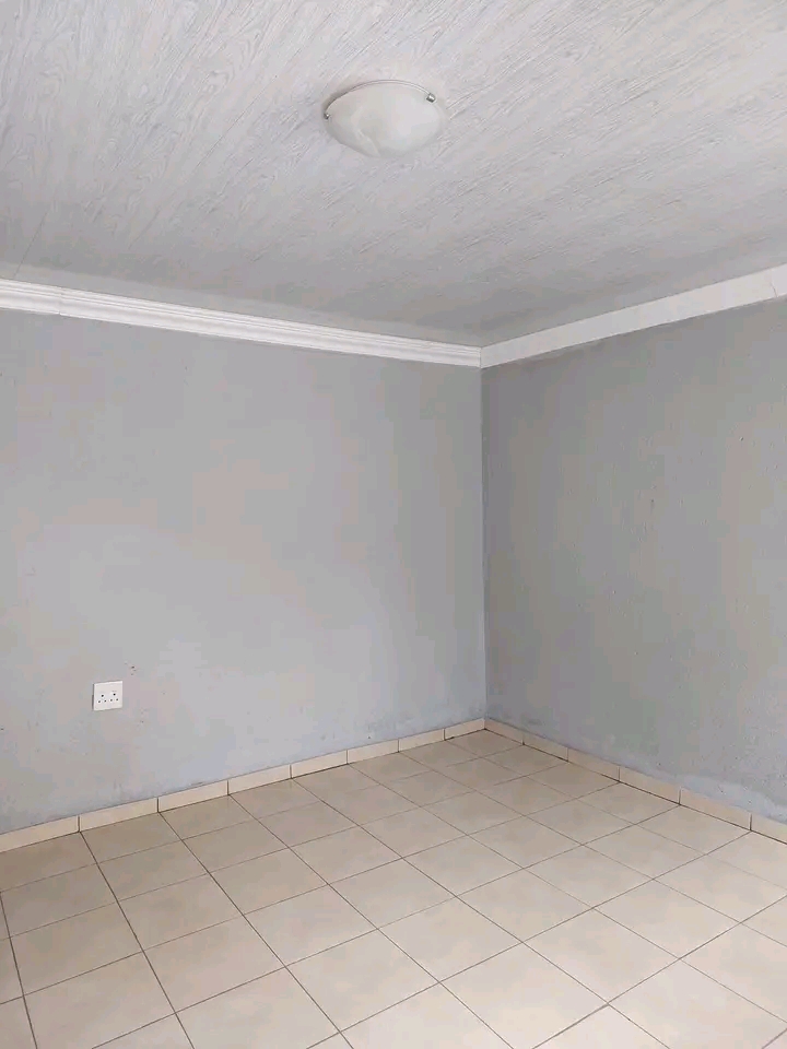 Bachelor room for rental available at mayfiel  in Daveyton