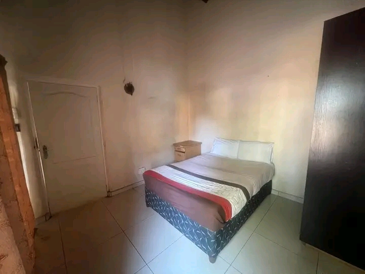 2 rooms with beds available for rent close to  in Glen Austin