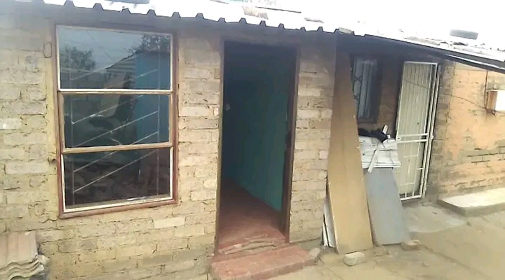 Room to rent r750 phase two juskei whatsapp m  in Braamfischer