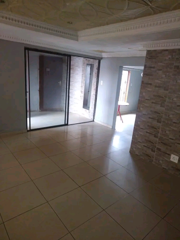 Property specifications
location ext 14

p  in Vosloorus